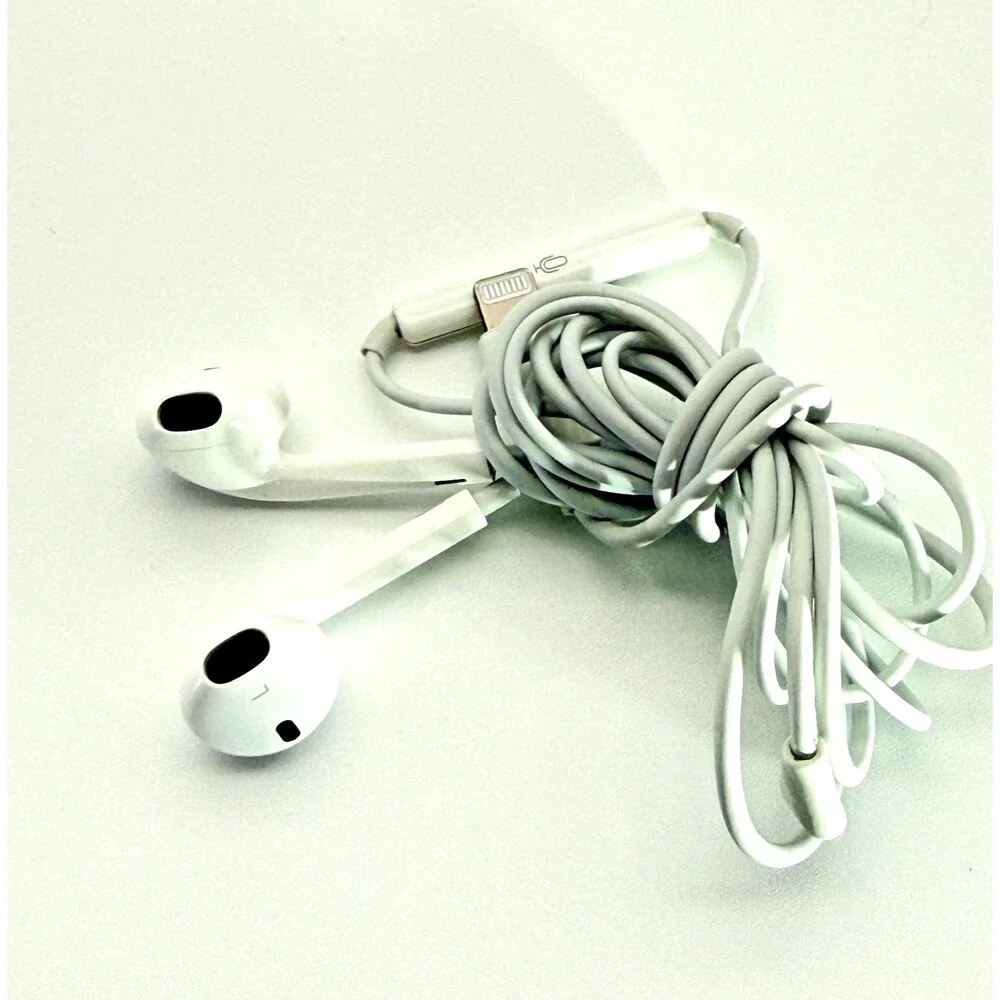 Apple EarPods with Lightning Connector – Authentic